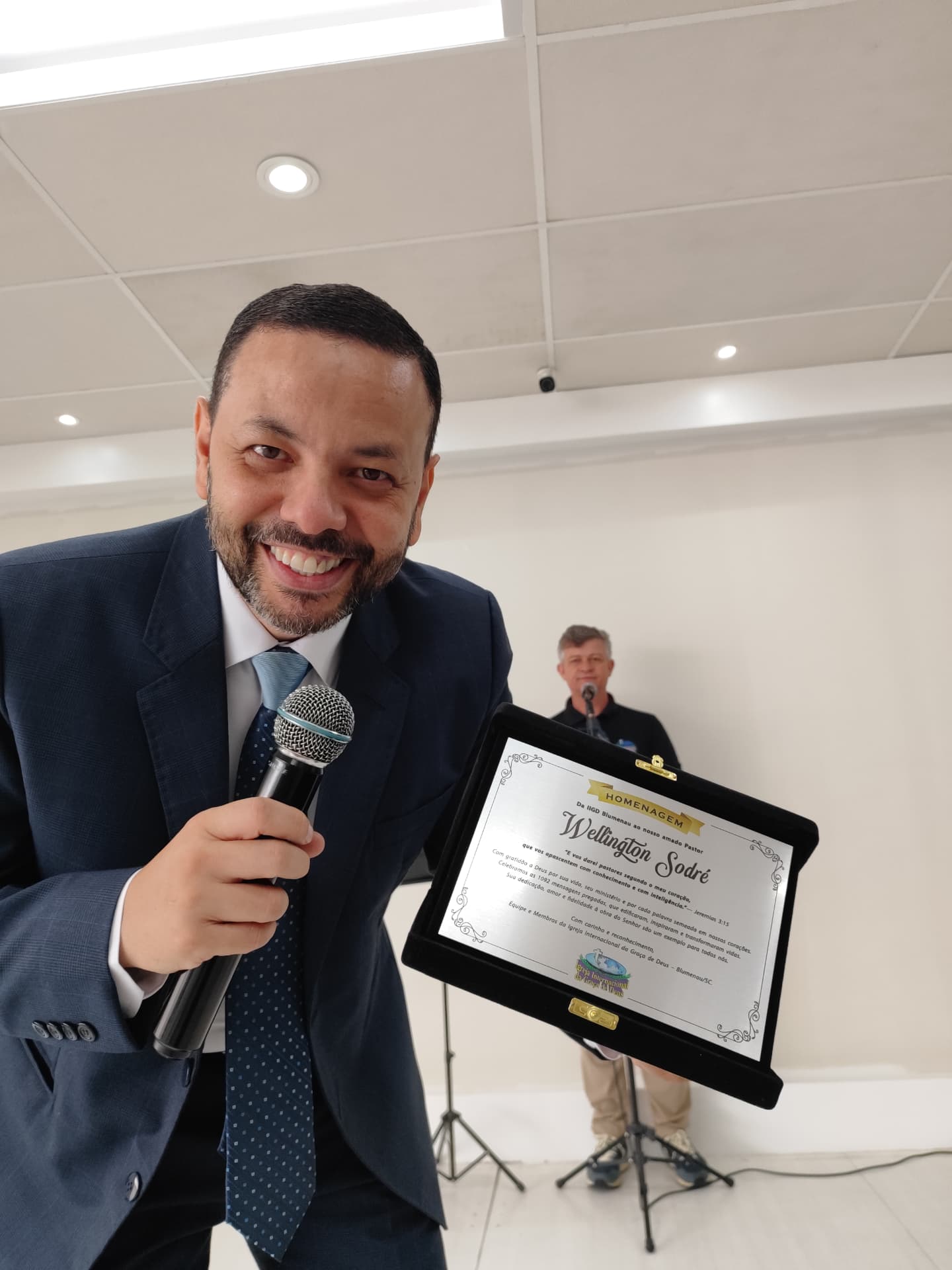 Pr. Sodré recebe homenagem da IIGD Blumenau pelas 1000 mensagens pregadas